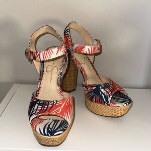 Tropical platform pumps.